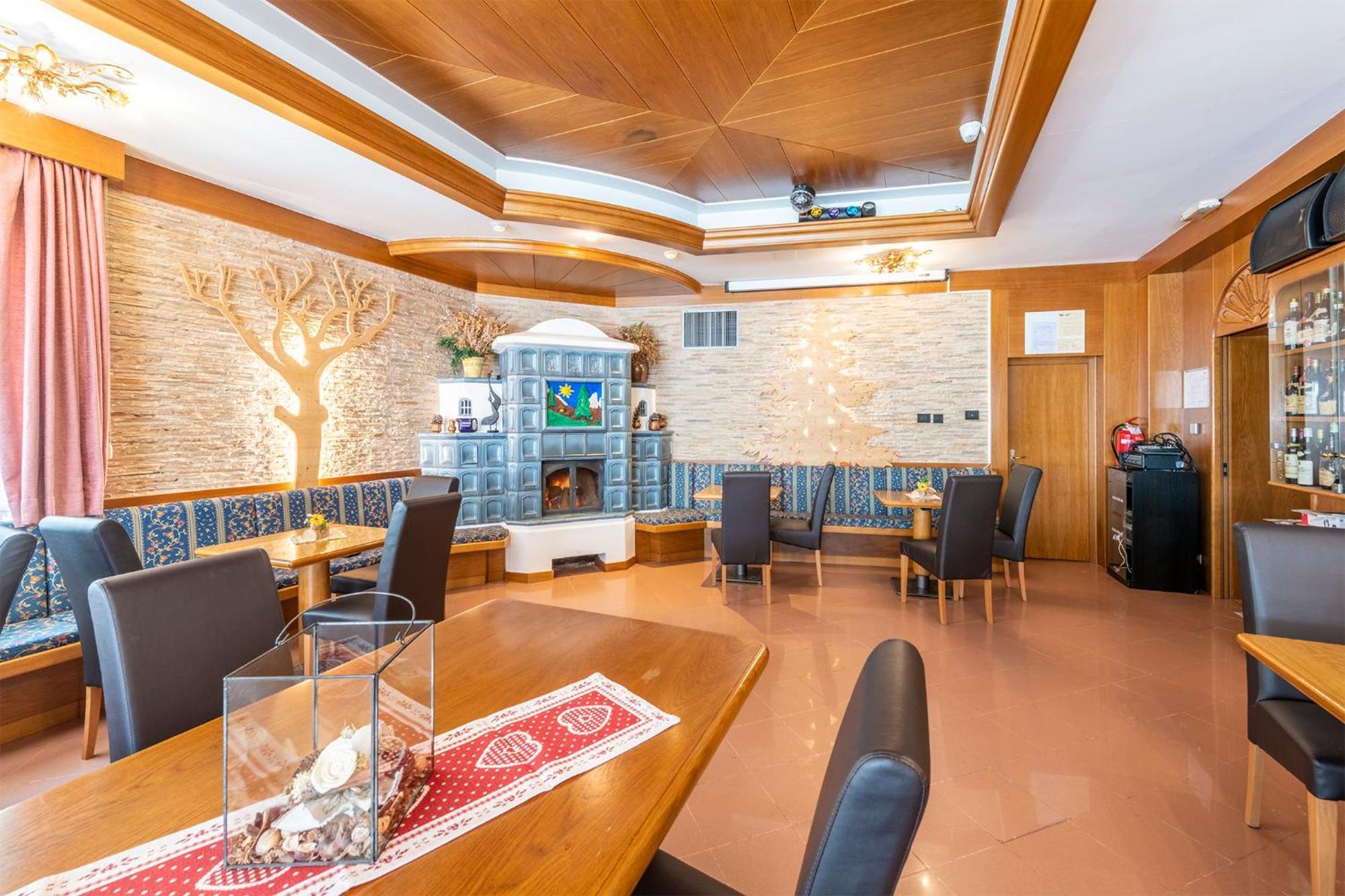 Hotel Alpino Wellness & Spa Peio Fonti Bagian luar foto