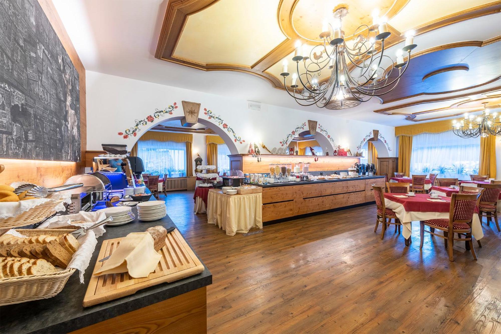 Hotel Alpino Wellness & Spa Peio Fonti Bagian luar foto