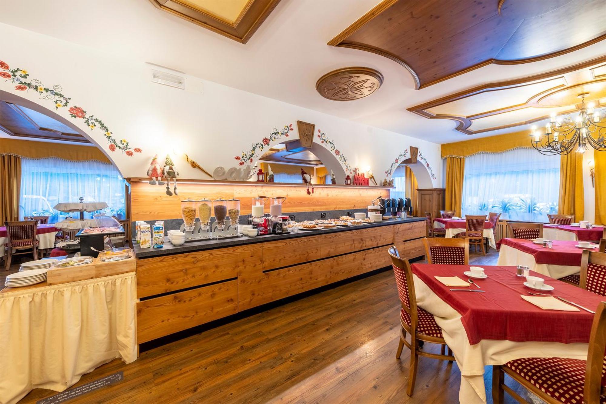 Hotel Alpino Wellness & Spa Peio Fonti Bagian luar foto