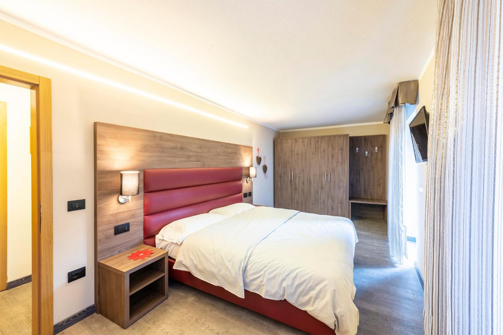 Hotel Alpino Wellness & Spa Peio Fonti Bagian luar foto