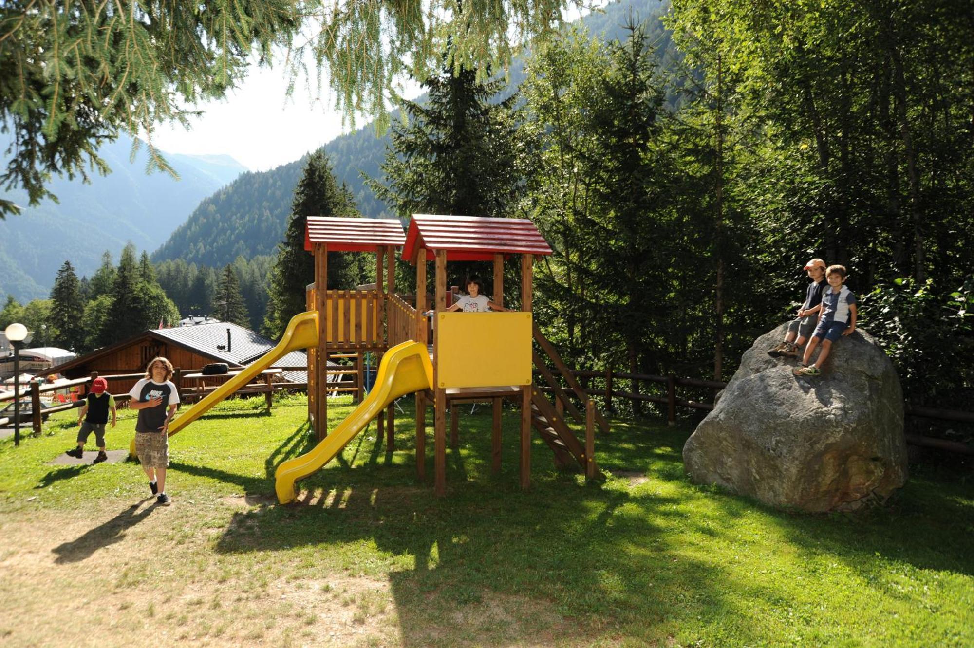 Hotel Alpino Wellness & Spa Peio Fonti Bagian luar foto